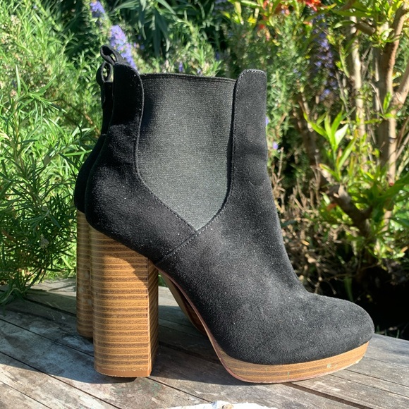 Forever 21 Shoes - 🌸Black Heeled Booties
